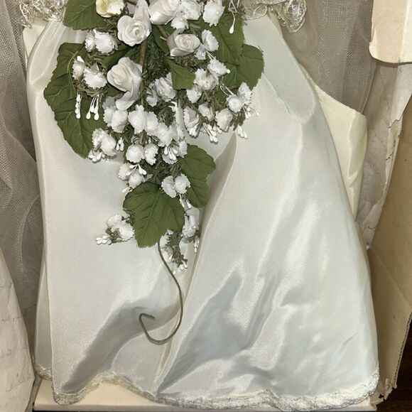 The Danbury Mint The Princess Diana Bride Porcelain Doll Wedding - Picture 4 of 8